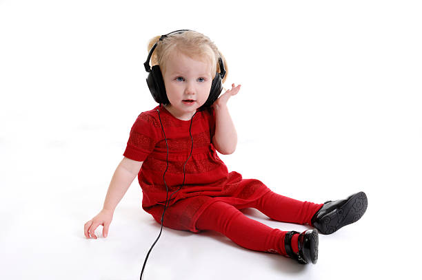 istock listening to music 172776499