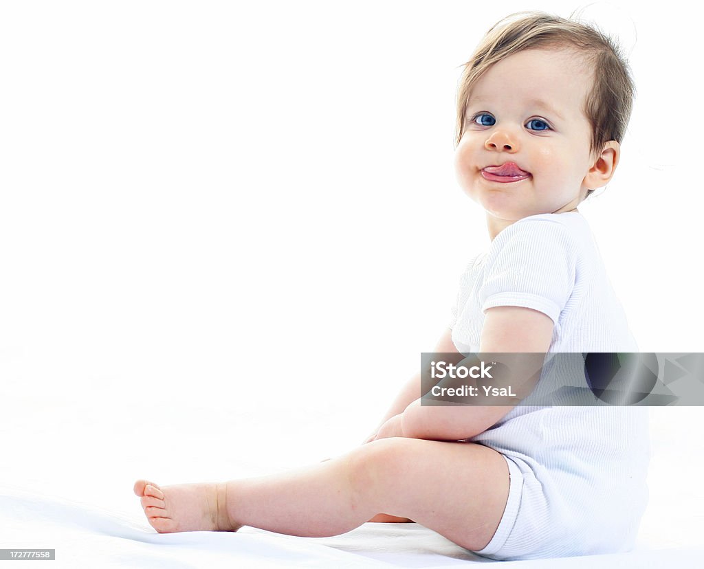 かわいい赤ちゃんに座ってホワイト - コンセプトのロイヤリティフリーストックフォト