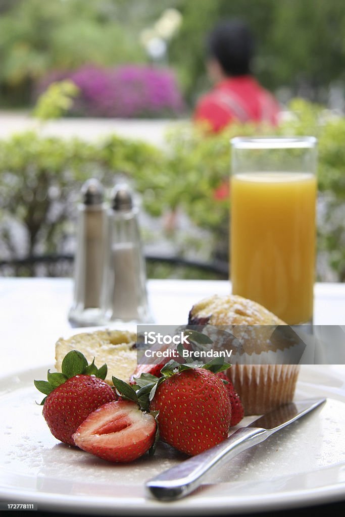 Erdbeere und Muffin Snack - Lizenzfrei Amerikanische Heidelbeere Stock-Foto
