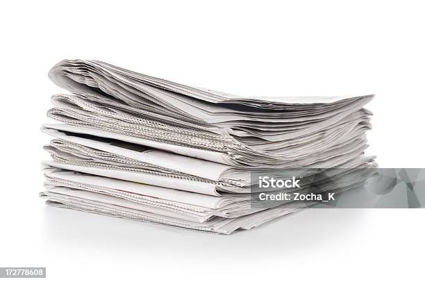 Jornais - Fotografias de stock e mais imagens de Jornal - Jornal, Pilha - Arranjo, Fundo Branco
