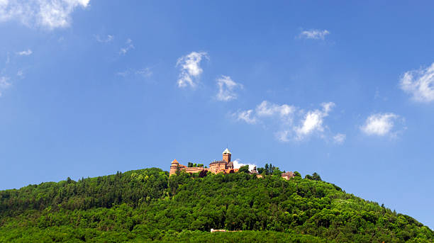 haut koenigsbourg - koenigsburg fotografías e imágenes de stock