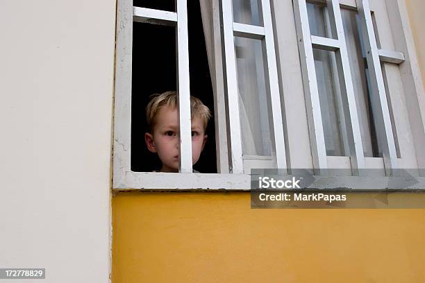 하위 미진 바 아이에 대한 스톡 사진 및 기타 이미지 - 아이, 안전창, 창문