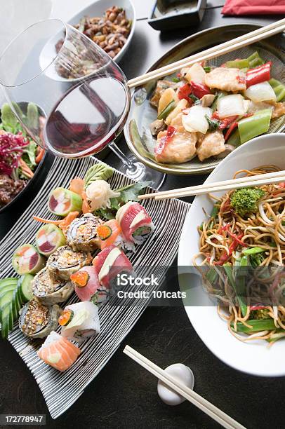 Vino E Sushi - Fotografie stock e altre immagini di Alchol - Alchol, Alimentazione sana, Ambientazione interna