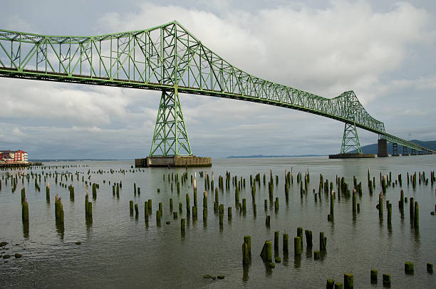 istock Astoria Oregon Bridge Morning 172779731