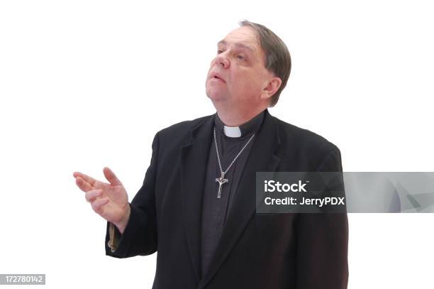 Sacerdote Es Intrigado Foto de stock y más banco de imágenes de Sacerdote - Sacerdote, Fondo blanco, Recortable