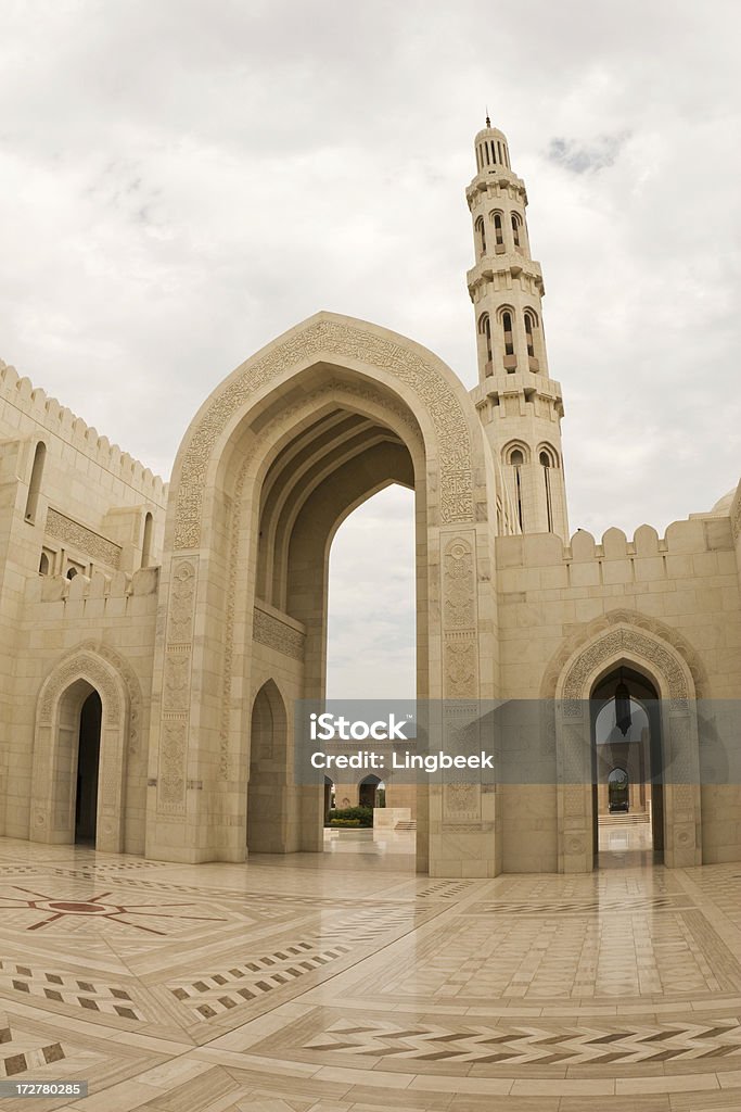 Arches du Sultan Qaboos Grande Mosquée à Mascate - Photo de Arabie libre de droits