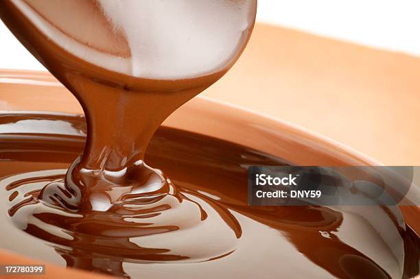 Cioccolato - Fotografie stock e altre immagini di Cioccolato - Cioccolato, Sciogliere, Cioccolato al latte