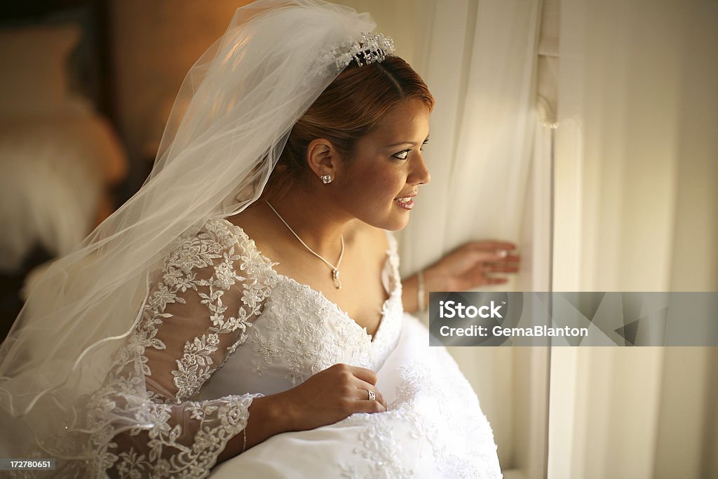 Noiva olhando para fora - Royalty-free 20-24 Anos Foto de stock