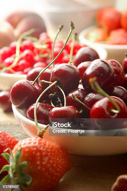 Frutos Imagens Cerejas - Fotografias de stock e mais imagens de Alimentação Saudável - Alimentação Saudável, Baga, Cereja