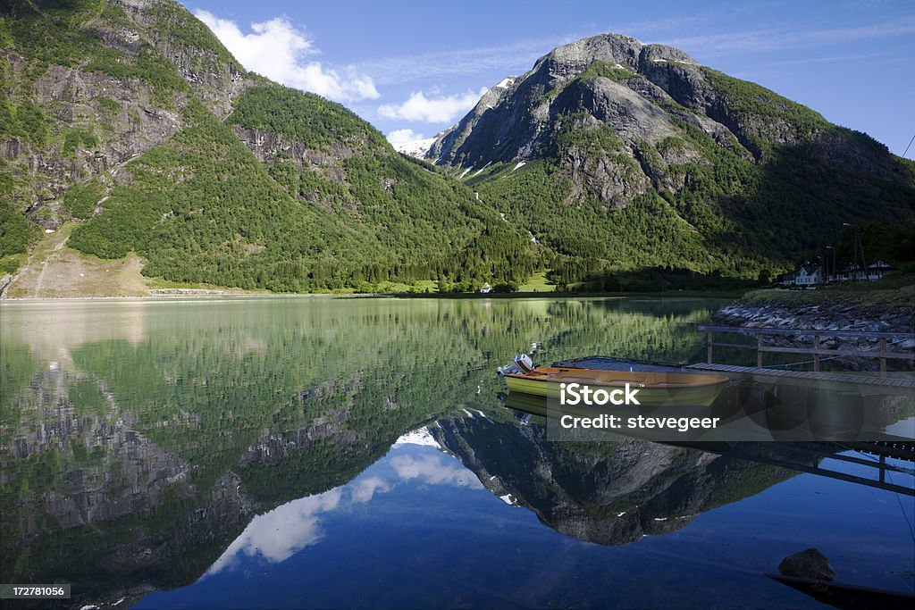 Montañas, Boat y fiordo - Foto de stock de Agua libre de derechos