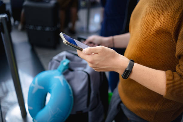 istock Using an online app to check-in luggage 1727821385