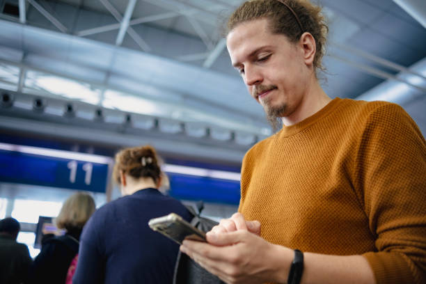 istock Using an online app to check-in luggage 1727821944