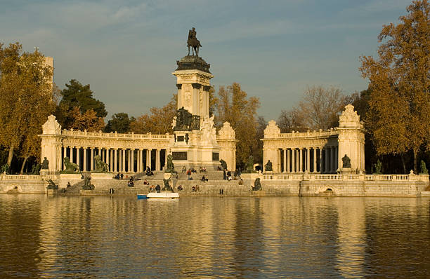 istock Buen Retiro Park 172782250
