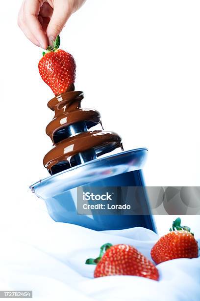 Foto de Morangos En Chocolate e mais fotos de stock de Azul - Azul, Bolo, Bolo de Casamento