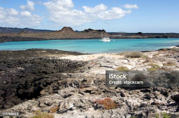 Crucero Yate Altura De Las Islas Galápagos Foto de stock y más banco de imágenes de Agua - Agua, América del Sur, Azul turquesa