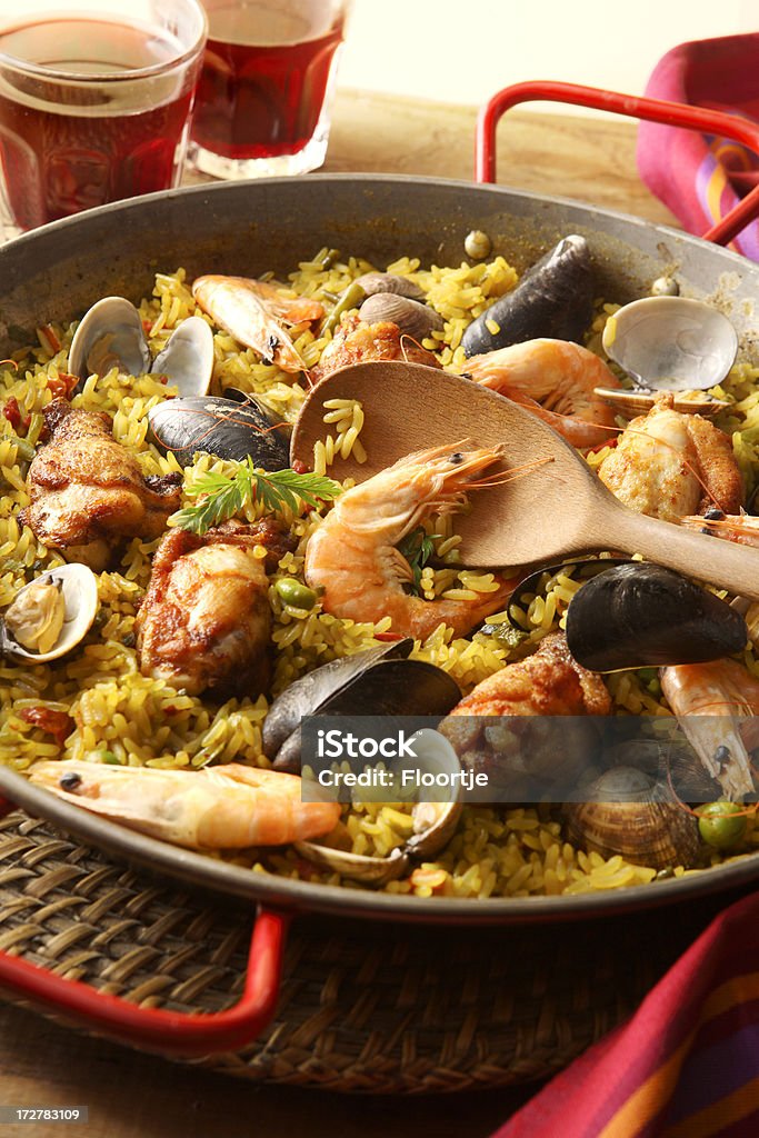 Español imágenes fijas: Paella - Foto de stock de Alimento libre de derechos