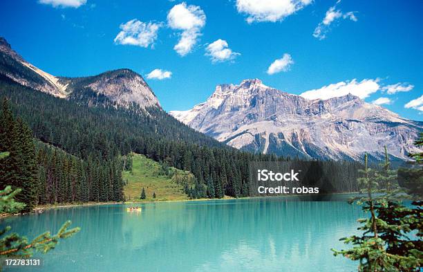 Photo libre de droit de Lac Emerald Lake banque d'images et plus d'images libres de droit de Parc National de Yoho - Parc National de Yoho, Lac Emerald Lake, Activité de loisirs