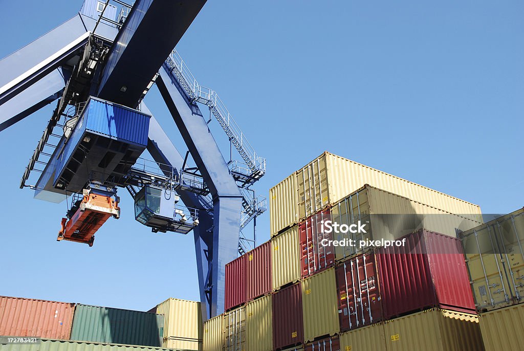 Доставка для контейнеров - Стоковые фото Overhead Crane роялти-фри