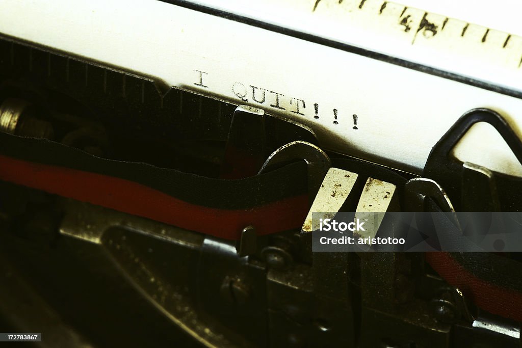 Texto en máquina de escribir: Quiero salir. - Foto de stock de Anticuado libre de derechos