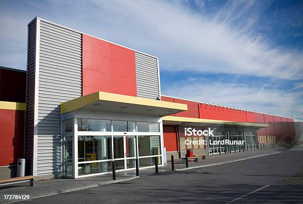 Moderner Supermarkt Stockfoto und mehr Bilder von Supermarkt - Supermarkt, Außenaufnahme von Gebäuden, Im Freien