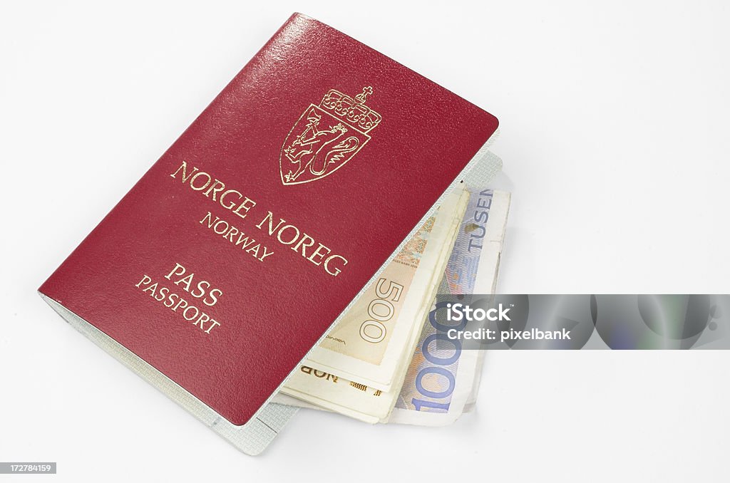 Passaporte e dinheiro - Foto de stock de Noruega royalty-free