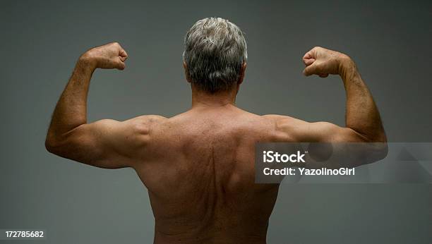 Senior Kraft Und Fitness Stockfoto und mehr Bilder von Muskeln zeigen - Muskeln zeigen, Männer, Senioren - Männer