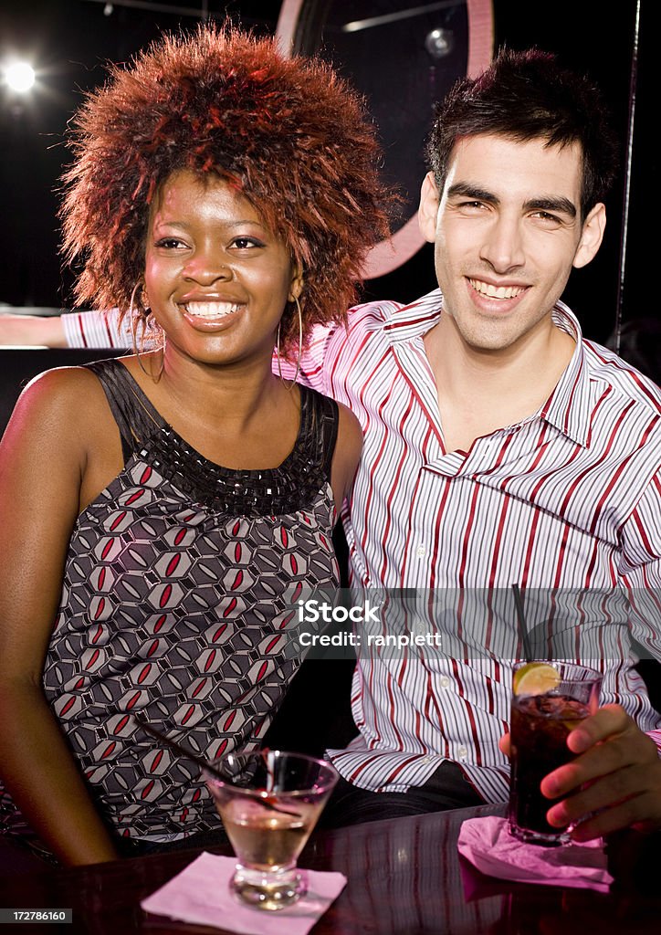 Amigos em um Bar - Foto de stock de 20 Anos royalty-free