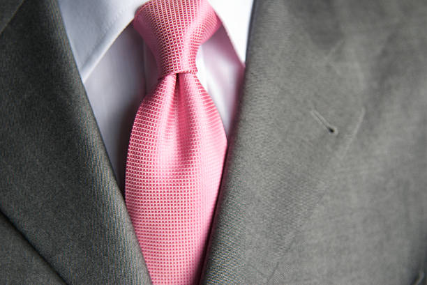 empresario habitación amplia de color rosa brillante brida primer plano - lapel suit jacket necktie fotografías e imágenes de stock