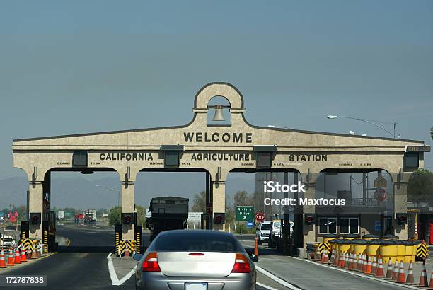 California Wejście Station - zdjęcia stockowe i więcej obrazów Granica - Przestrzeń człowieka - Granica - Przestrzeń człowieka, Wejście, Bez ludzi