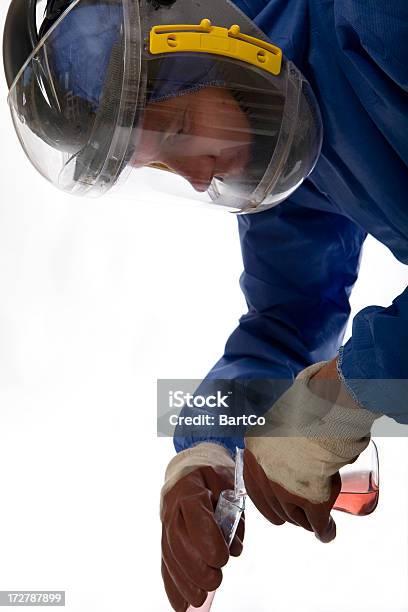 Ropa De Trabajo Protectora Para Trabajador Manual Foto de stock y más banco de imágenes de Amianto - Amianto, Amianto ferruginoso, Asbestosis