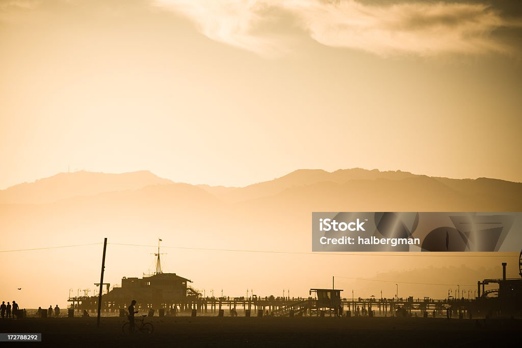 De Santa Monica Pier silhueta ao anoitecer - Foto de stock de Areia royalty-free