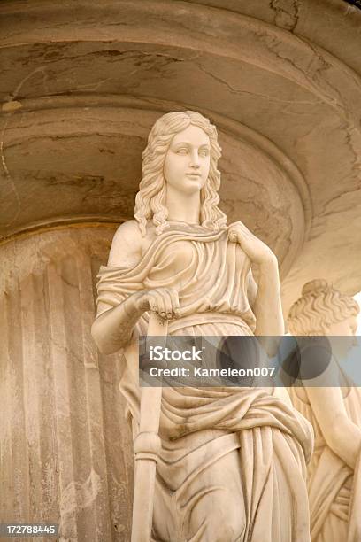 Roman Skulptur Frau Stockfoto und mehr Bilder von Architektonische Säule - Architektonische Säule, Bauwerk, Erwachsene Person