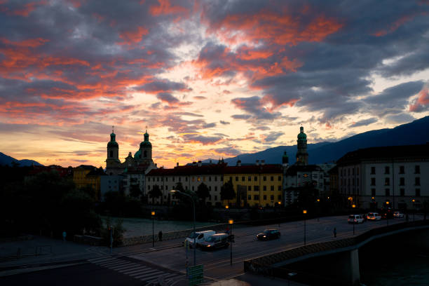 sunrise over old town innsbruck austria - inn history built structure architecture imagens e fotografias de stock