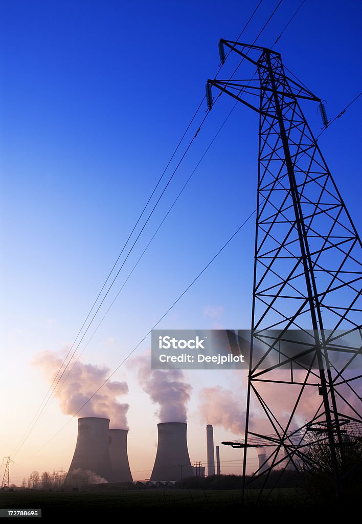 Kraftwerk mit Rauch Polution - Lizenzfrei Dampf Stock-Foto