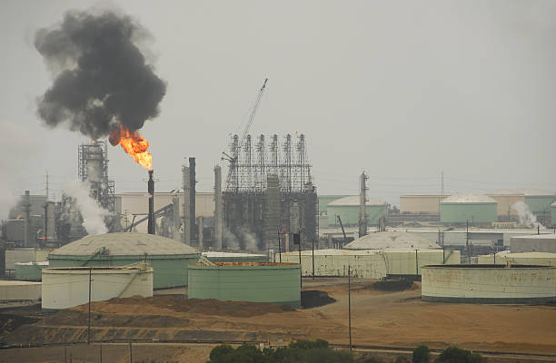 istock Oil Refinery With Shooting Flames 172788880