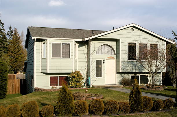 istock Typical Split Level Home of the 1980s 172789452