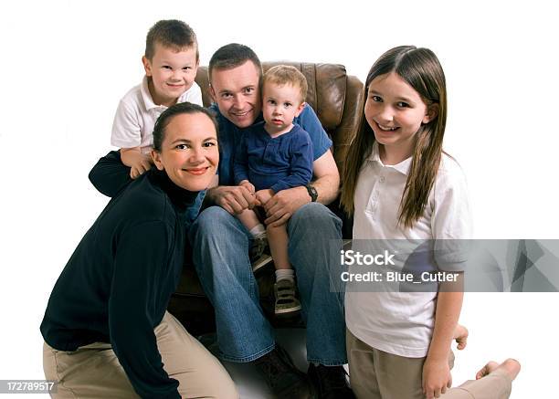 Familia De Cinco Foto de stock y más banco de imágenes de 12-17 meses - 12-17 meses, 25-29 años, Abrazar