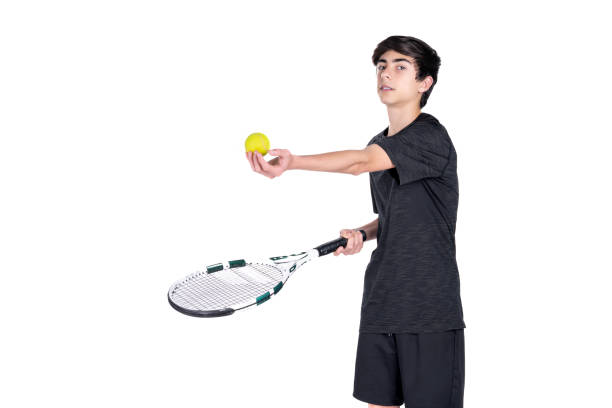 un adolescent jouant au tennis photographié dans un studio sur fond blanc - tennis child athlete sport photos et images de collection