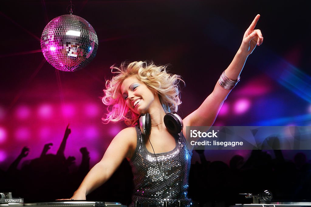Femme DJ en Action - Photo de DJ libre de droits