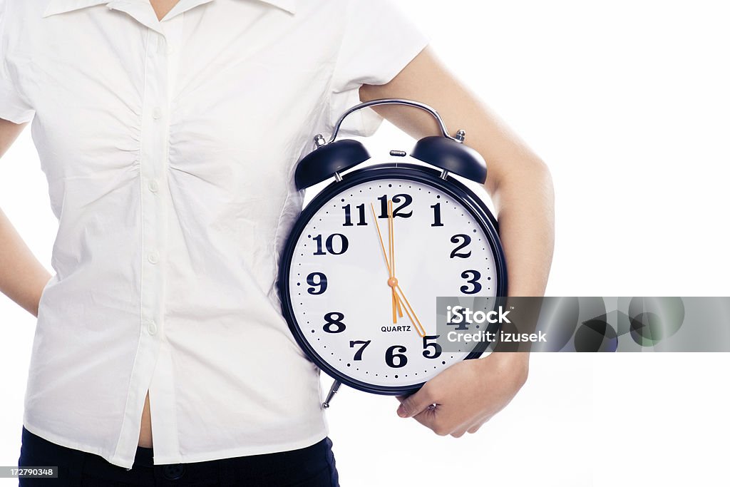 Jovem mulher segurando um relógio de alarme - Royalty-free Estilo de Vida Foto de stock