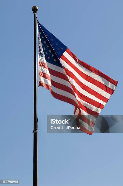 Foto de Bandeira Norteamericana e mais fotos de stock de Bandeira Norte-Americana - Bandeira Norte-Americana, Pau - Objeto manufaturado, Azul