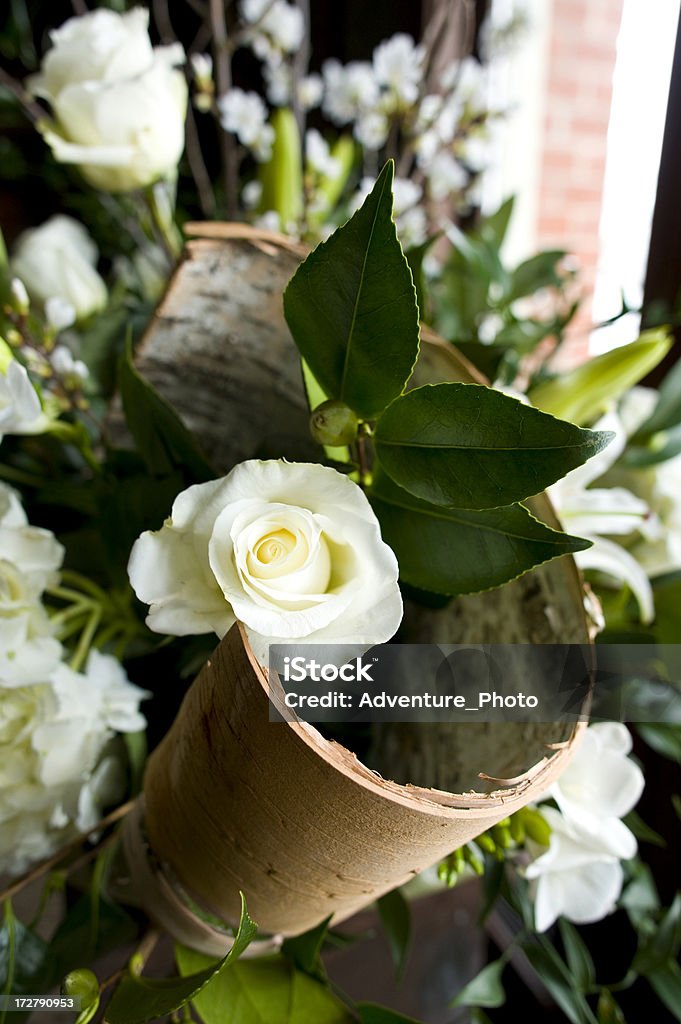 Beautful weiße Blumen auf eine Hochzeitszeremonie - Lizenzfrei Altar Stock-Foto