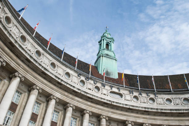 istock Curved English Building London UK Architecture 172791045