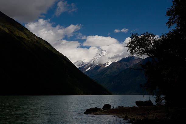 istock Ba-Song Lake, Tibet 172791242