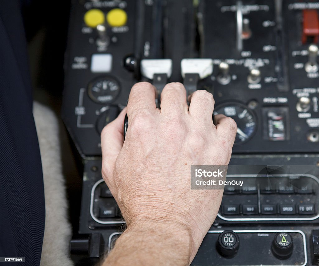 Ręka z pilota przepustnicy w Jet - Zbiór zdjęć royalty-free (Pilot)