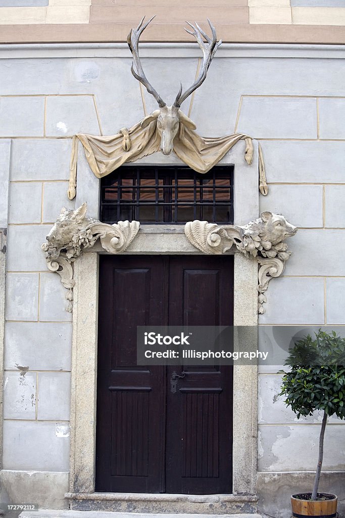 華麗なドアのヨーロッパ風の村 - エンタメ総合のロイヤリティフリーストックフォト