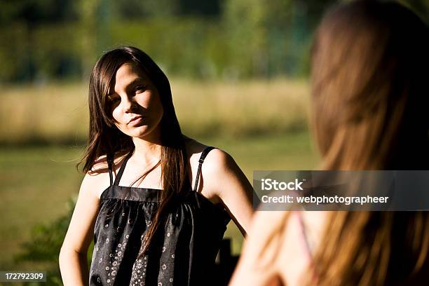 Invidia Donna - Fotografie stock e altre immagini di Donne - Donne, Due persone, Solo donne