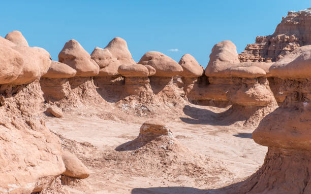 istock Arid Earth and Sky Unveil a Mesmerizing Desert Valley 1727926456