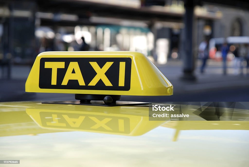 Znak taxi - Zbiór zdjęć royalty-free (Bez ludzi)