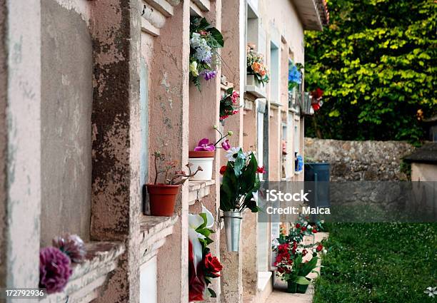 Friedhof Stockfoto und mehr Bilder von Architektur - Architektur, Blume, Blumenbouqet